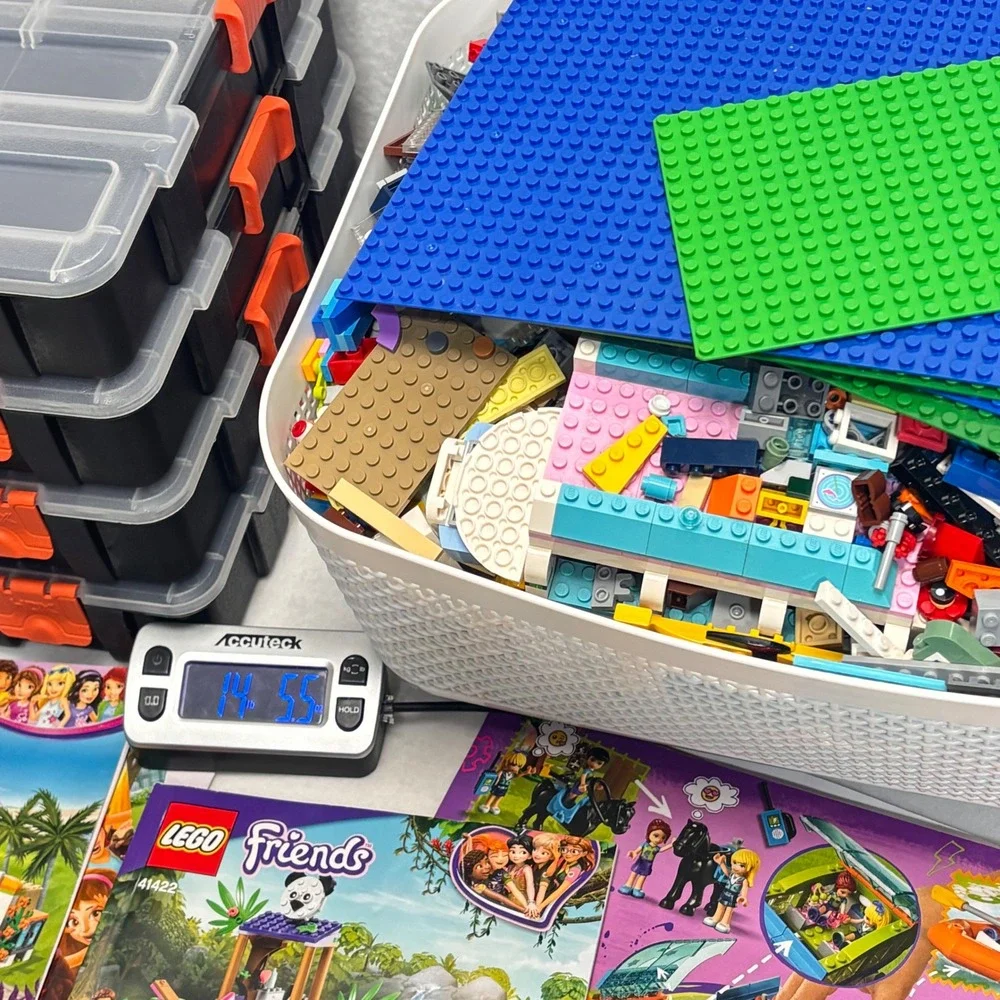 LEGO Friends Creator 14 LB Bulk Lot + 50 Minifigures + 7 Manuals + 4 Storage Box